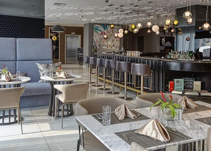 Cozy 3 Min To Rockwell View Pool Parking شقة *