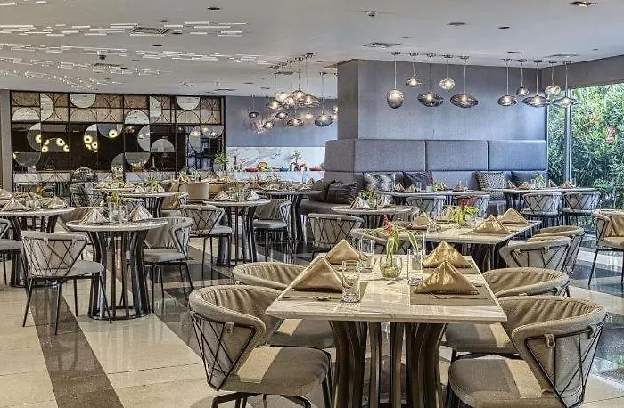 Cozy 3 Min To Rockwell View Pool Parking شقة مانيلا